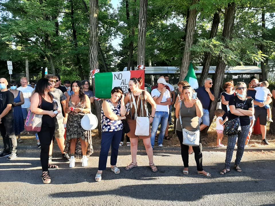 Manifestazione contro il lasciapassare sanitario a Frosinone - 7 agosto 2021