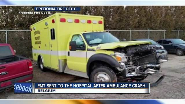 Ozaukee County ambulance gets in crash while responding to call