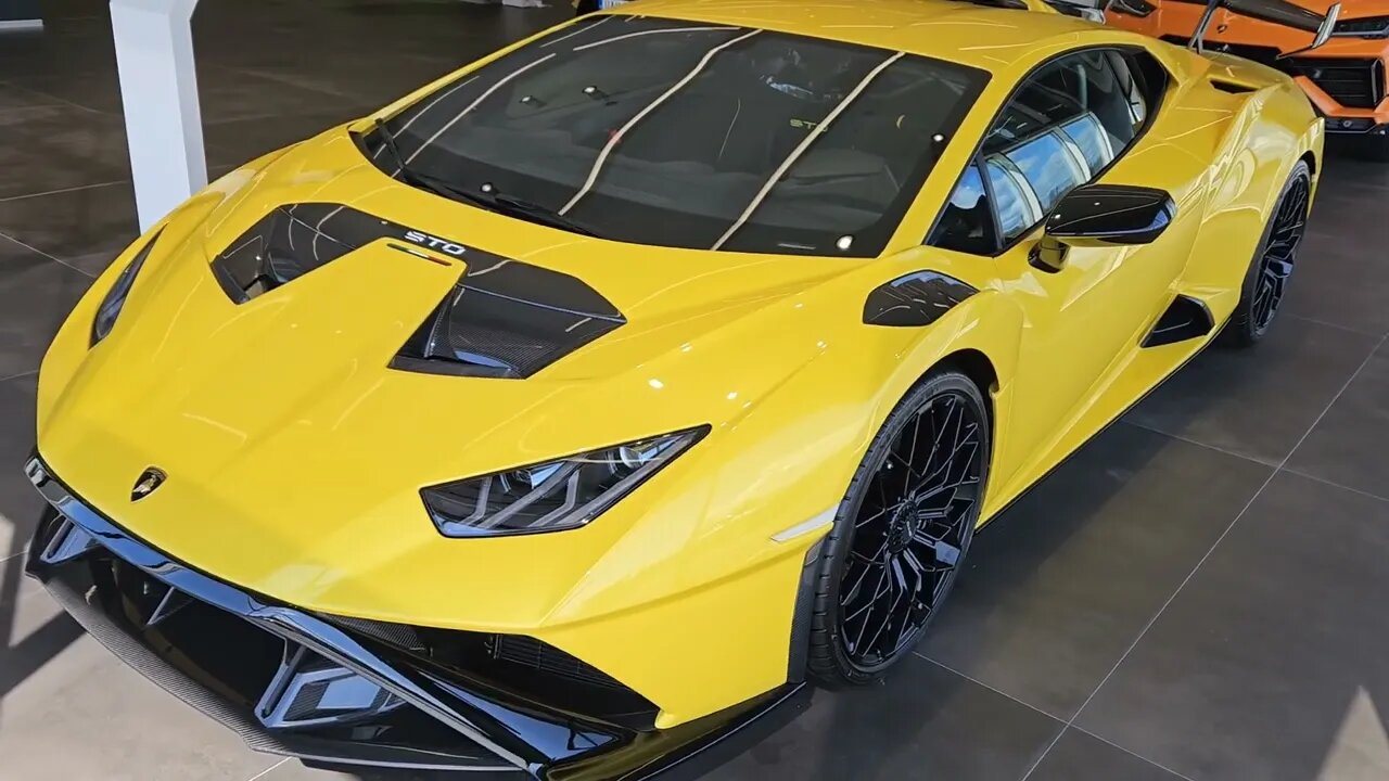 Lamborghini Huracan STO at Lamborghini Stockholm. Giallo Belenus? Looks stunning! [4k 60p]