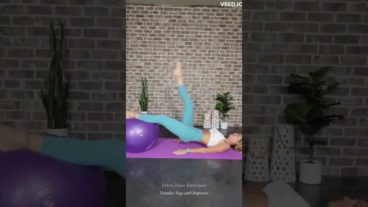 Yoga Ball Core Exercise #core #abs #coreworkout #abworkout #yoga #yogaforcore