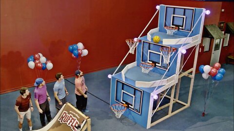 Giant Basketball Arcade Battle - Dude Perfect