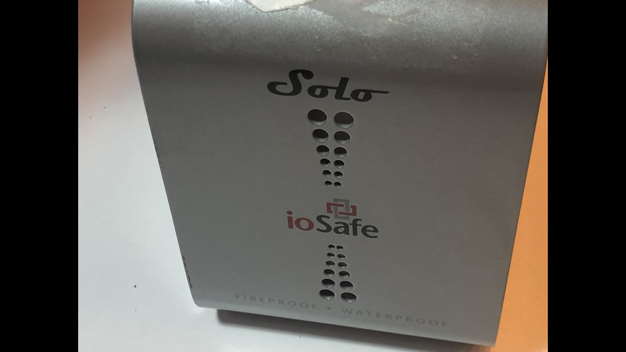 iOSAFE Solo 2TB External Storage FireProof & WaterProof Hard Drive Tear Down Opening Up Look inside