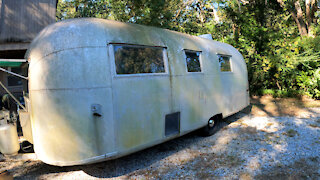 Polishing a 1964 Airstream