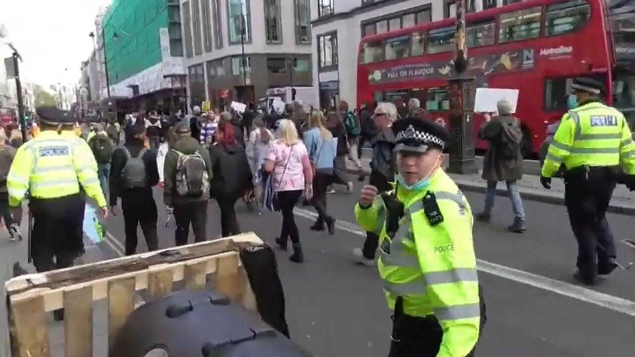 POLICE WALK ALONG TO BENNY HILL MUSIC 30/10/2021 #UNITEFORFREEDOM