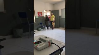 A fúria de um homem que só queria votar mas a urna não deixou