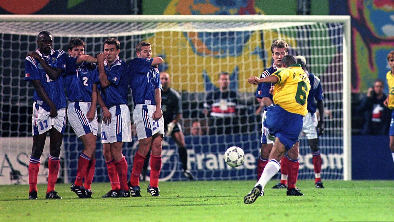 9 Times Roberto Carlos abused the Force!