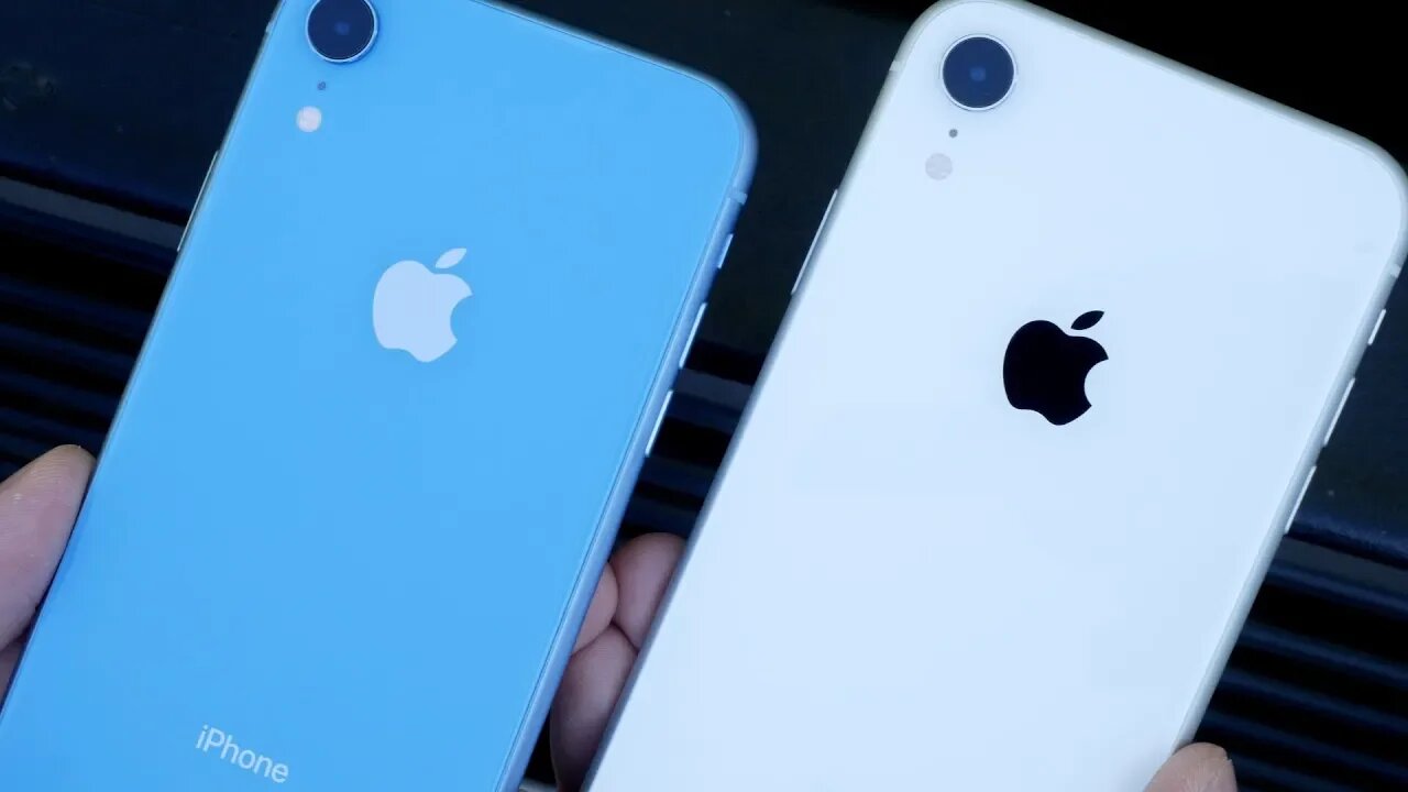 Apple iPhone XR: White or Blue?