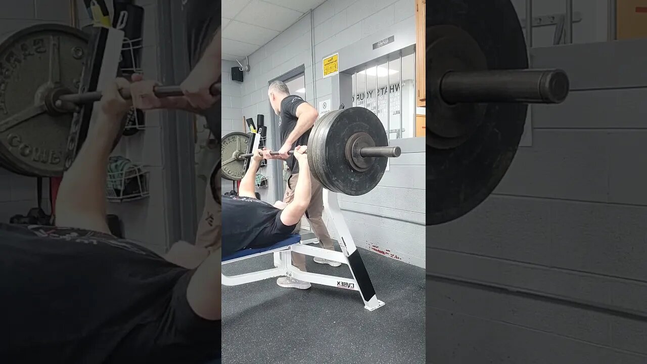 420lbs Raw Bench, Crazy 🤪 old man