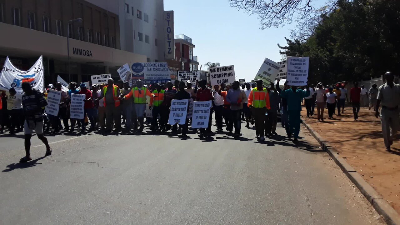 Rustenburg taxi operators lauded for peaceful march (9pA)