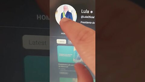 live do lula 12k total 1 hora depois... live do @jbolsonaro 300k simultaneos ...