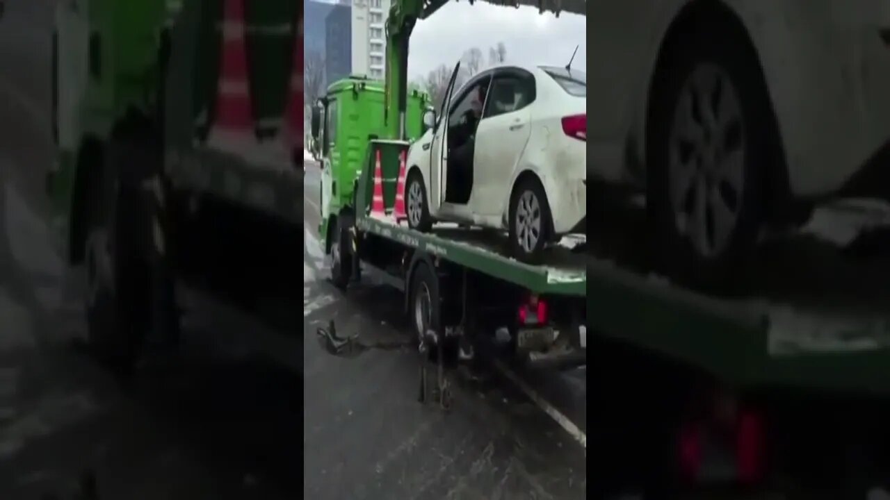 Unbelievable car's owner reaction after his car being towed