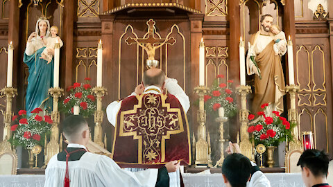 The Traditional Catholic Mass - Holy Week from Toronto | Wed, Mar. 31, 2021