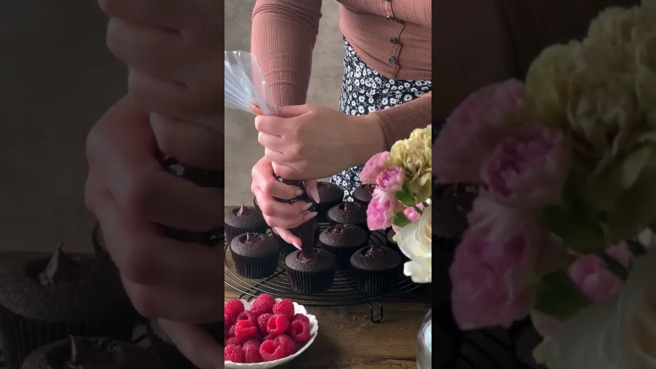 chocolate raspberry cupcakes 🧁 inbloombakery