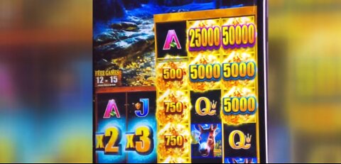 Slot players cash in on jackpots on Vegas Strip