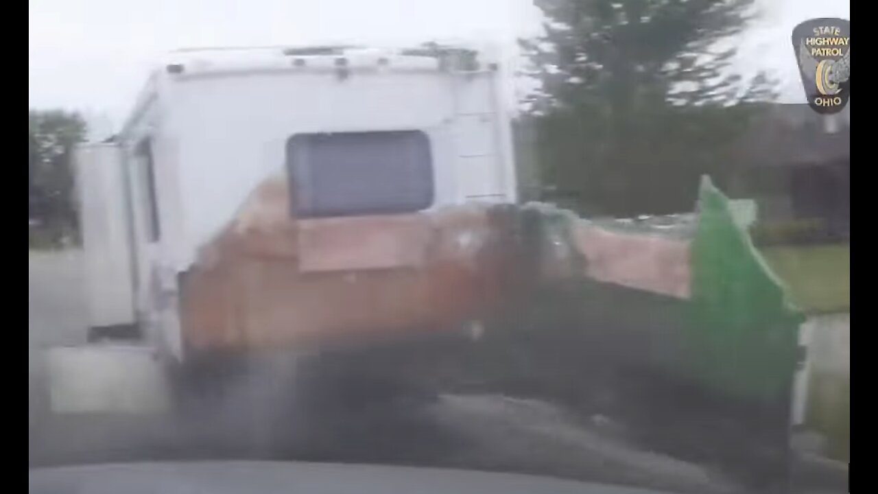 INSANE Police Chase of RV Goes Off Road Through Yards, RV Gets PIT Moved