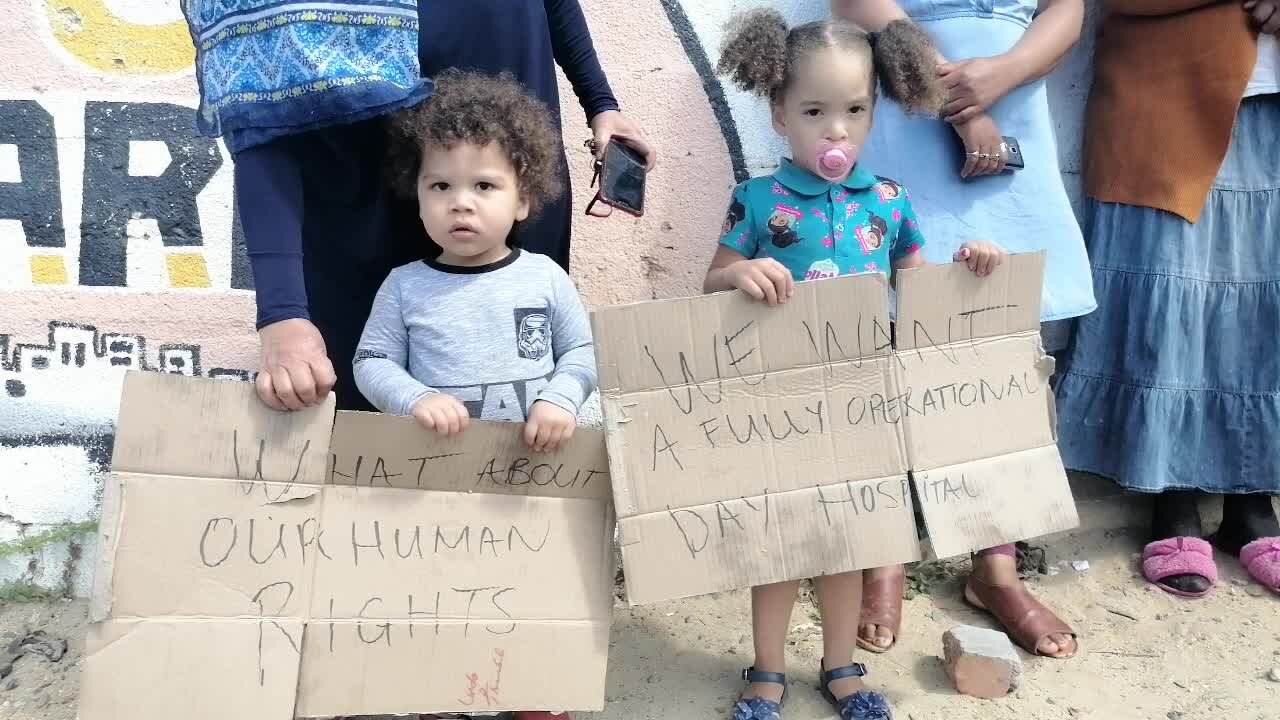 SOUTH AFRICA - Cape Town - Hangberg Clinic Picket (Video) (tmg)