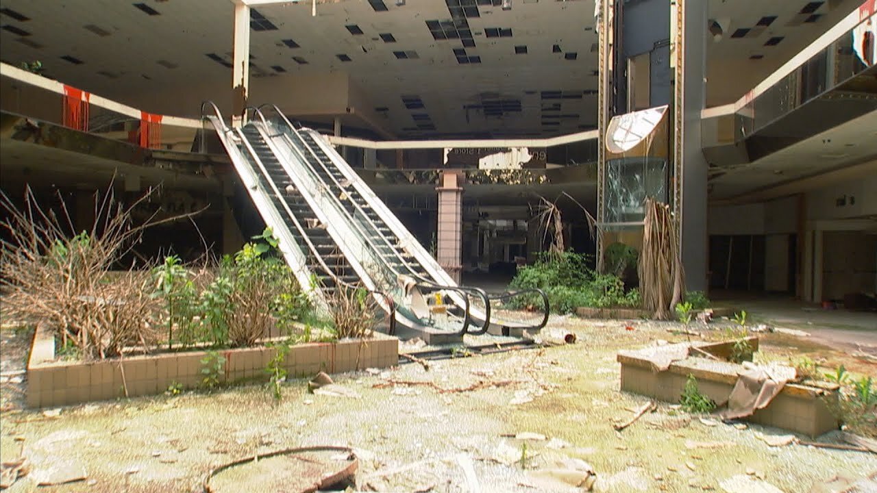 Richland Mall - A Haunting Look Inside One Of America's Decaying Abandoned Malls Frozen In Time