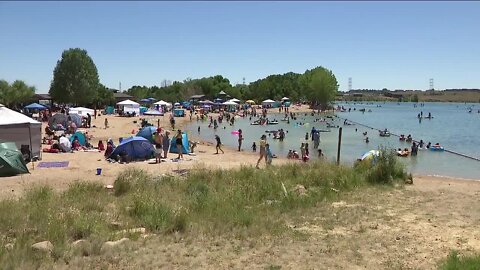 Trying to cool down: Temperatures hit 100 degrees in areas across the metro