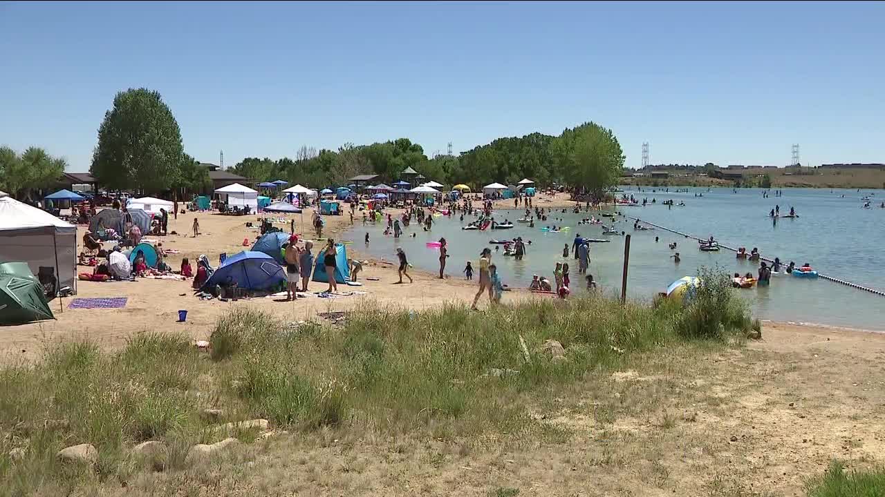 Trying to cool down: Temperatures hit 100 degrees in areas across the metro