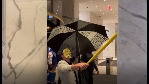 Protesters at Pix 11 News in NYC demand to speak to a producer about vaccine mandates