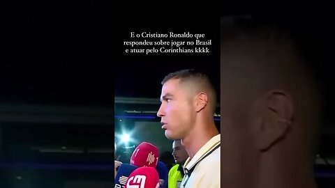 Repórter perguntando ao Cristiano Ronaldo sobre jogar no Corinthians.