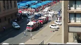 UPDATE 1 - DA calls for probe after govt buiilding catches alight (25W)