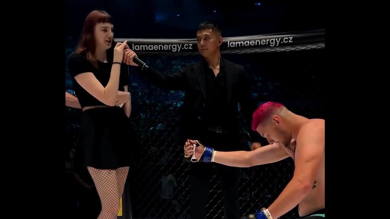 MMA Fighter Loses Fight, Proposes To His Woman In The Ring, Gets Rejected In Front Of 20K People