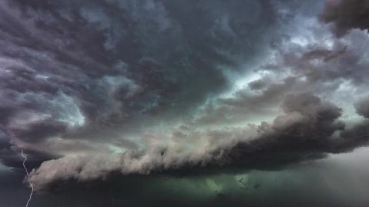 Freak summer storm hammers Melbourne, Australia