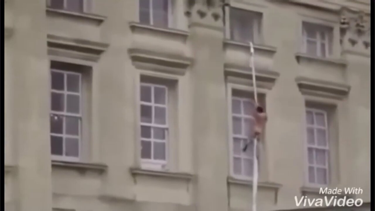 Naked child falling from Royal Palace caught on camera some years ago