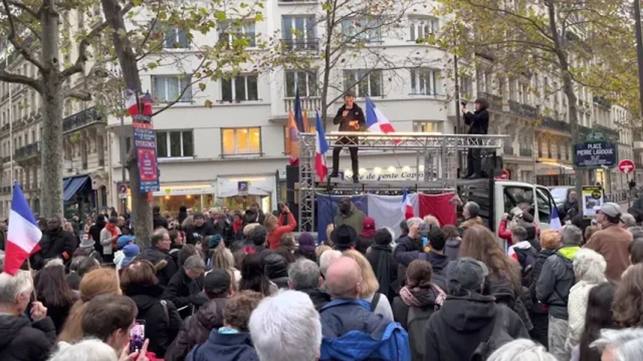 Florian Philippot prend la parole lors du cortège national pour la paix et la liberté - 19/11/2022