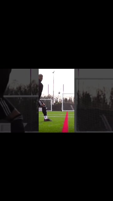 CRAZY CURVE SHOT 💫⚽️🎯 | Jeremy Lynch #Shorts