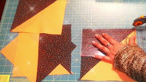 QUILTING HACKS - 4 AT A TIME HOURGLASS BLOCKS #SHORTS