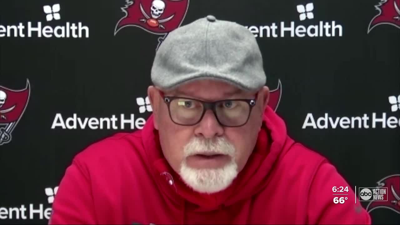 Bucs Mike Evans returns to practice after injuring his left knee