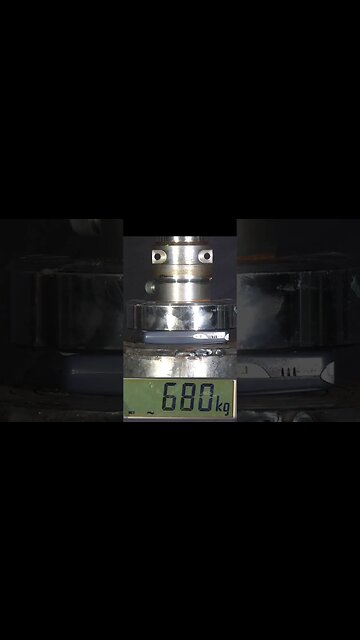 Nokia 3310 x Prensa Hidráulica 😱😱