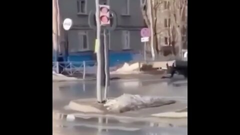 В каждом городе свой супер герой спешит на помощь 😑