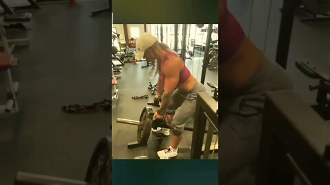 Heavy weightlifting workout 🔥#femalebodybuiling💪 #femalebodybuilder#gymlife #gymmotivation #shorts 🔥