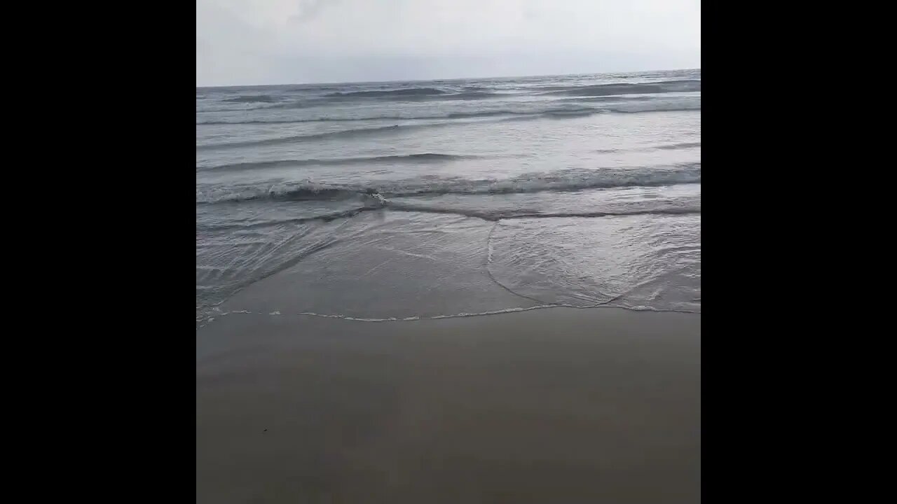 PRAIA DE MONGAGUA AREIA ONDA NA PRAIA MAR COM ONDAS BRASIL 21JAN2023 S CREATIVE COMMONS #shorts