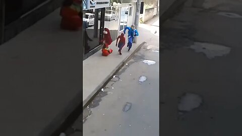 DANÇANDO FOFÃO, BEN10, PATATI E HOMEM-ARANHA NA CARRETA DA ALEGRIA, LIKE