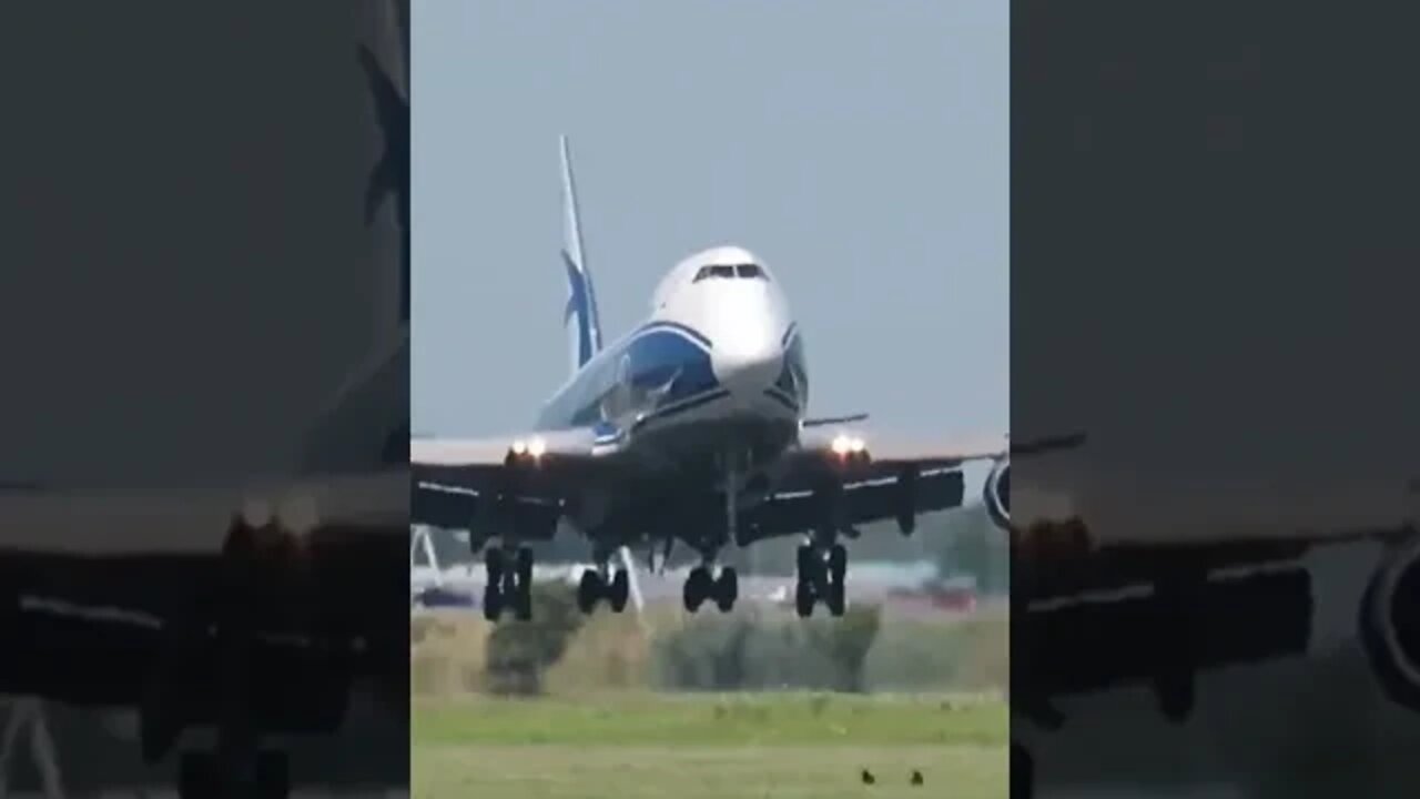 Watch This Super Heavy Jumbo Jet Stops in One Second After Landing