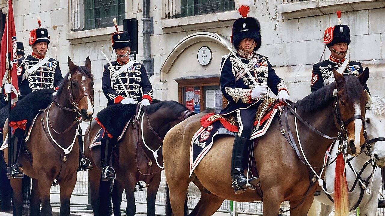 Ultra-Rare Sighting of Special Horse Guards seen in central London 🇬🇧