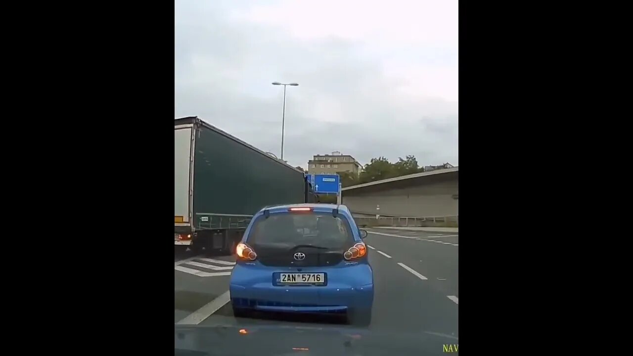 Bonehead Truck Driver Misses Exit #shorts