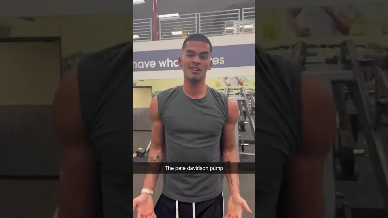 Sneako flexing at the gym!