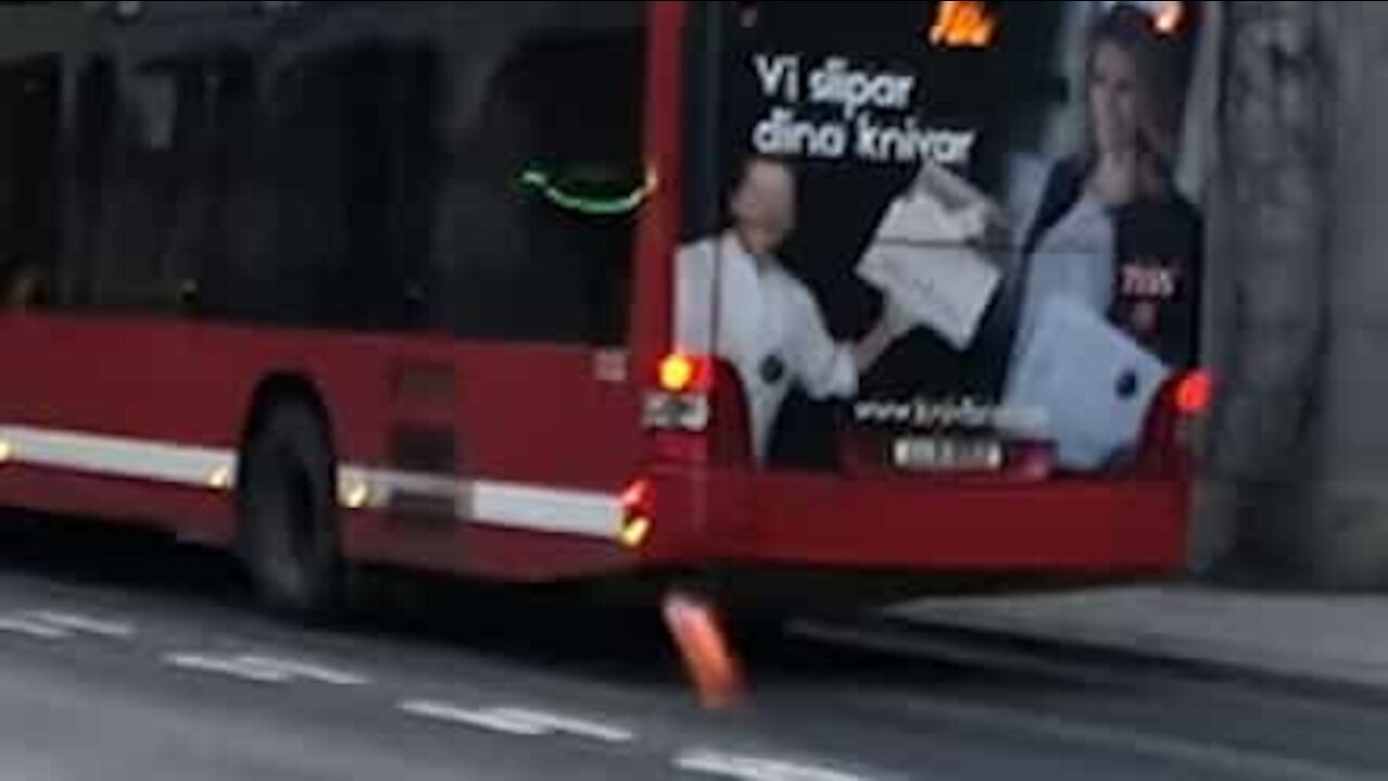 Bus fra helvede skyder med flammer