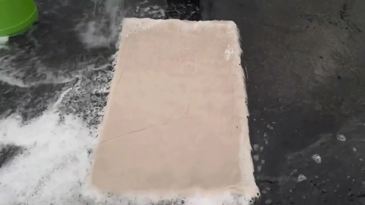 Oddly satisfying ASMR video of a fluffy white rug being washed. Carpet scraping, brushing, scrubbing