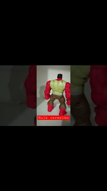 Hulk vermelho esmaga