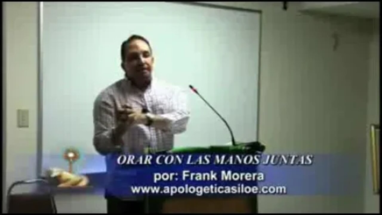 Orar con las manos juntas.Frank Morera.