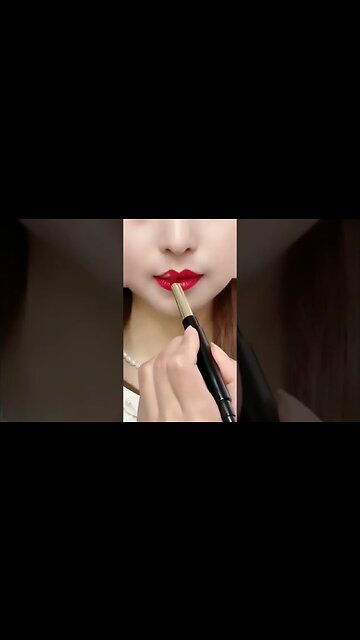 Chinese Girl Has Red Red Kissing Lips