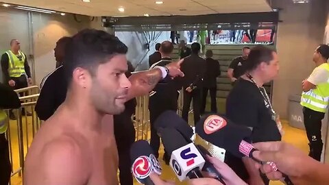 Hulk acusando o juiz de comemorar o resultado na frente dele