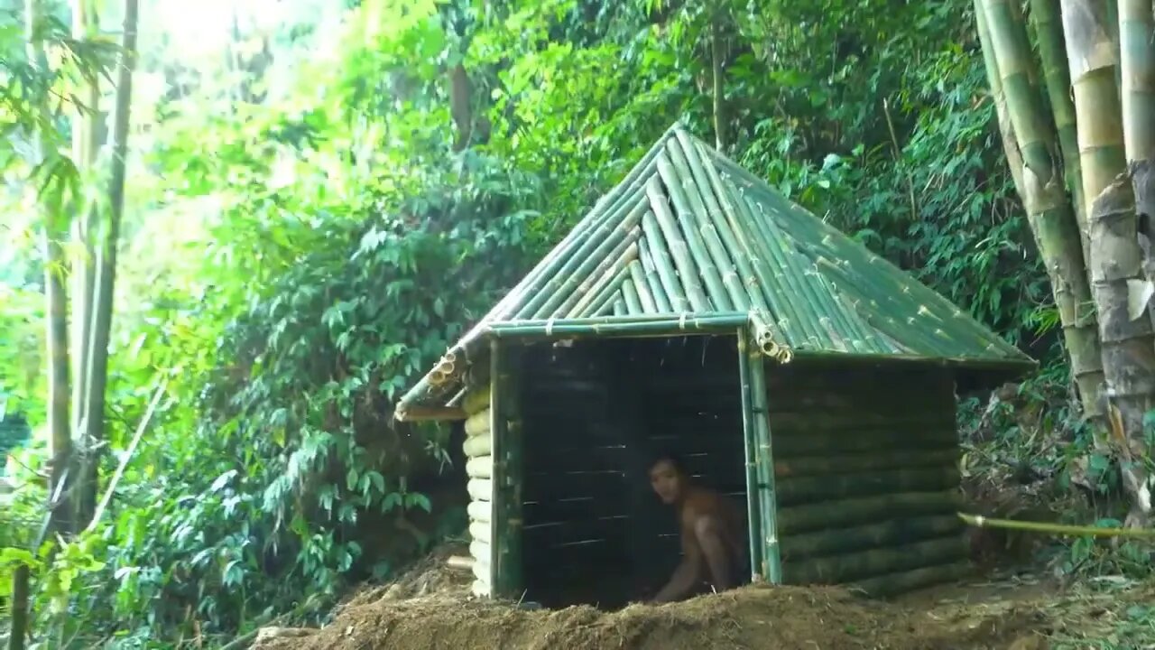 Bamboo huts and clay fireplaces on cliffs. ~12