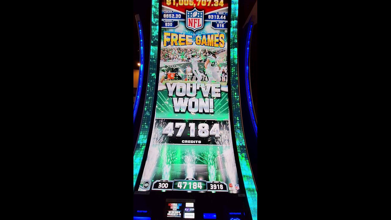 The NFL HAS A SLOT MACHINE?!🏈🏈💵CLUTCH KICK BONUS💵🏈